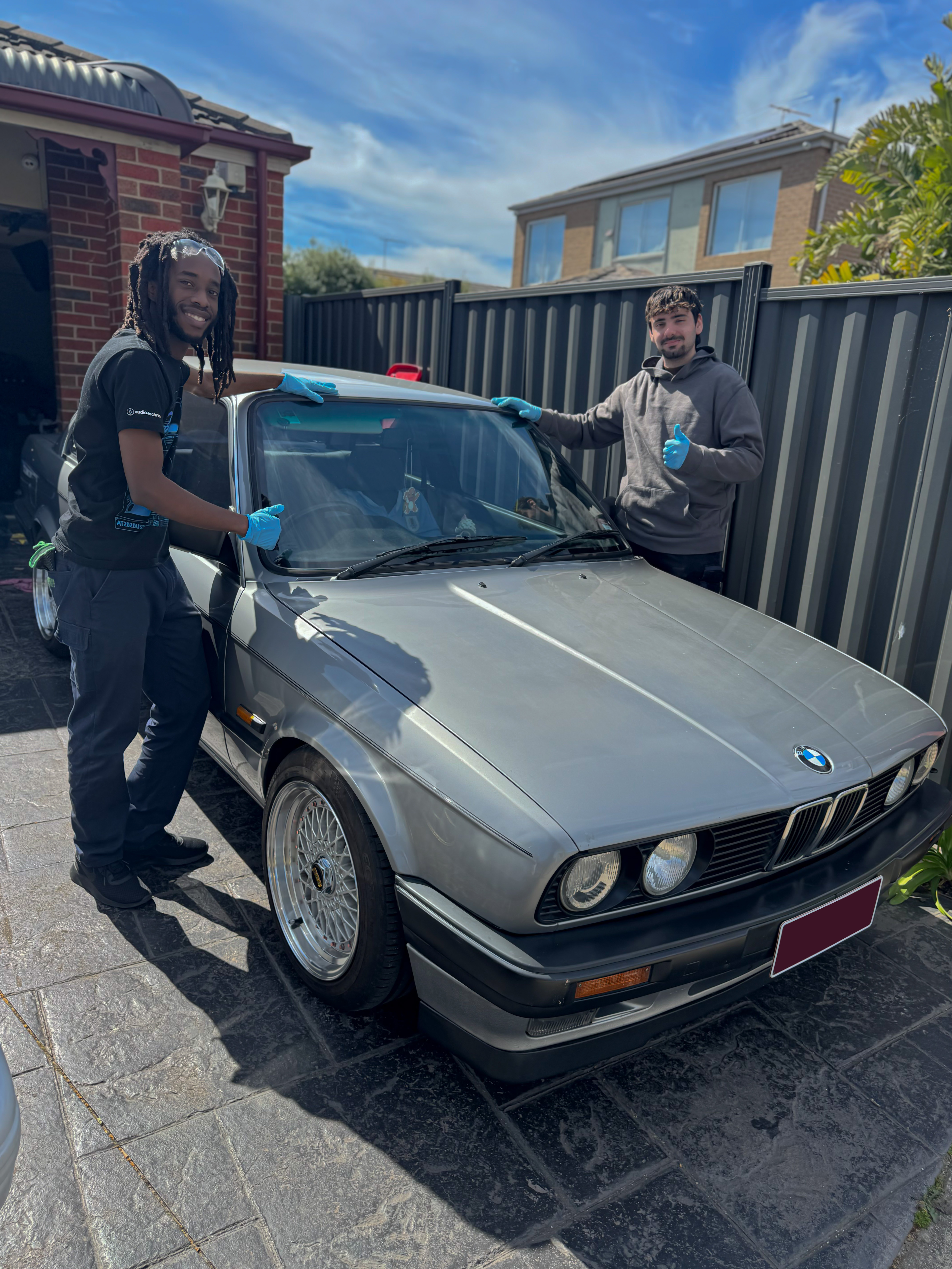 SOL Windscreen technician
